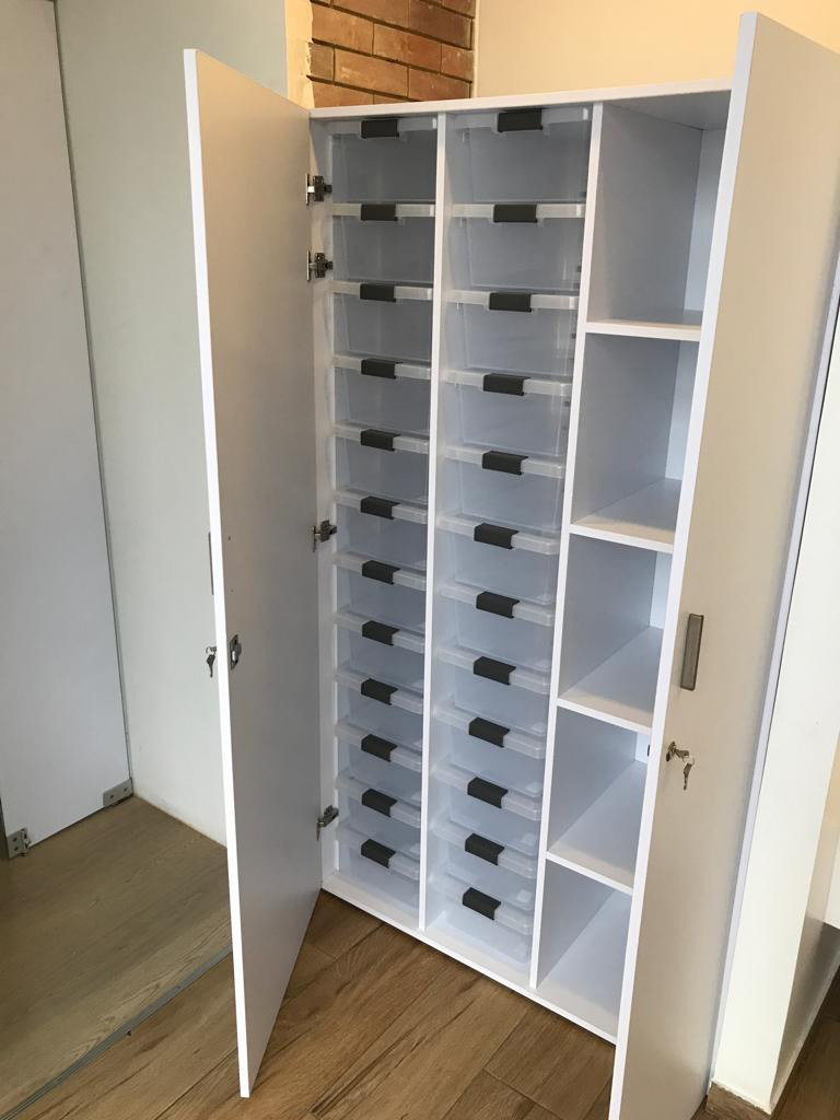 Closets y Almacenamientos Multi-Funcionales para Colegios